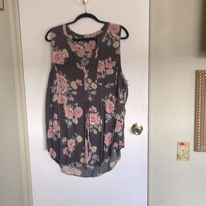 Beautiful sleeveless top.